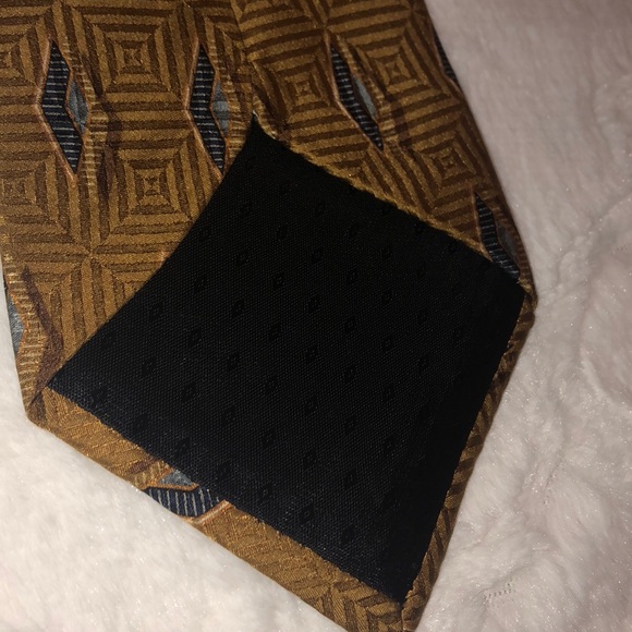 3/$20 - Bill Blass Black Label Gold Silk Tie - Picture 6 of 7